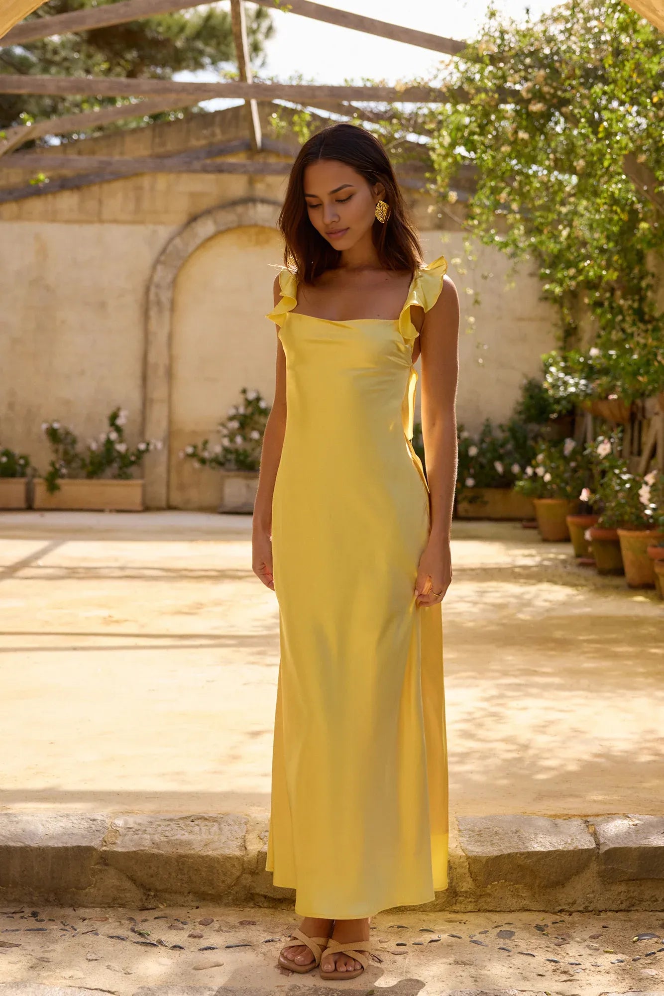 Elegante vestido de dama de honor largo de satén con escote cuadrado y descuento, amarillo, corte en A, sin mangas, color liso, vestido de fiesta largo
